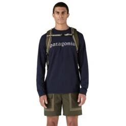 Patagonia Black Hole Pack 25L - 100% Recycled Polyester -Sportswear Shop black hole pack 25l 100 recycled polyester bags patagonia 100600