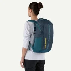 Patagonia Black Hole Pack 25L - 100% Recycled Polyester -Sportswear Shop black hole pack 25l 100 recycled polyester bags patagonia 249368