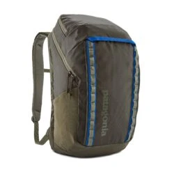 Patagonia Black Hole Pack 32L - 100% Recycled Polyester -Sportswear Shop black hole pack 32l 100 recycled polyester bags patagonia basin green 554838