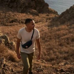 FJÄLLRÄVEN M's 1960 Logo T-shirt - Organic Cotton & Recycled Polyester -Sportswear Shop ms 1960 logo t shirt organic cotton recycled polyester shirt fjallraven 732876