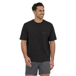 Patagonia M's Boardshort Logo Pocket Responsibili-Tee - Recycled Cotton & Recycled Polyester -Sportswear Shop ms boardshort logo pocket responsibili tee recycled cotton recycled polyester shirt patagonia ink black s 411212