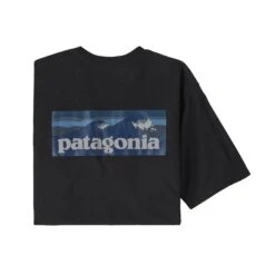 Patagonia M's Boardshort Logo Pocket Responsibili-Tee - Recycled Cotton & Recycled Polyester -Sportswear Shop ms boardshort logo pocket responsibili tee recycled cotton recycled polyester shirt patagonia ink black s 663522