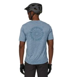 Patagonia M's Cap Cool Daily Graphic Shirt - Lands - Recycled Polyester -Sportswear Shop ms cap cool daily graphic shirt lands recycled polyester shirt patagonia 774805