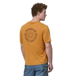 Patagonia M's Cap Cool Daily Graphic Shirt - Lands - Recycled Polyester -Sportswear Shop ms cap cool daily graphic shirt lands recycled polyester shirt patagonia 971913