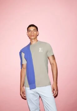 Armedangels M's Jaames Upside Down T-shirt - 100% Organic Cotton -Sportswear Shop ms jaames upside down t shirt 100 organic cotton shirt armedangels 408716