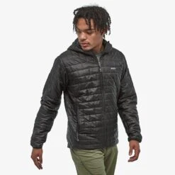 Patagonia M's Nano Puff Hoody - 100% Recycled Polyester