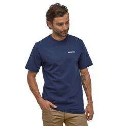 Patagonia M's P-6 Logo Responsibili-Tee® - Recycled Cotton -Sportswear Shop ms p 6 logo responsibili teer recycled cotton t shirt patagonia classic navy s 453007