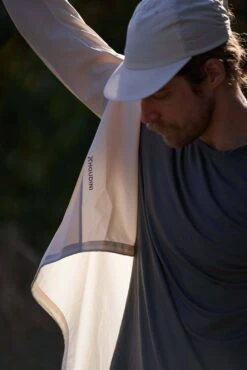 Houdini M's Pace Wind Jacket - 100% Recycled Polyester -Sportswear Shop ms pace wind jacket 100 recycled polyester jacket houdini 869162