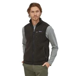 Patagonia M's Retro Pile Vest - Recycled Polyester -Sportswear Shop ms retro pile vest recycled polyester jacket patagonia black s 719584