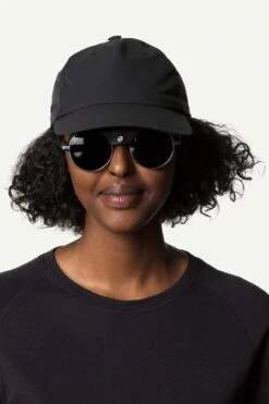 Houdini Unisex Daybreak Cap - Recycled Polyester -Sportswear Shop unisex daybreak cap recycled polyester headwear houdini true black sm 773903