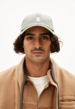 Armedangels Unisex Yenaas Bold Cap - 100% Organic Cotton -Sportswear Shop unisex yenaas bold cap 100 organic cotton headwear armedangels 864034