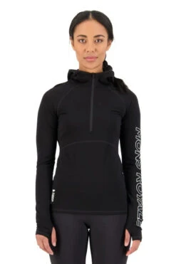 Mons Royale W's Bella Tech Hoodie - Mulesing-free Merino Wool 26 Mons Royale W's Bella Tech Hoodie - Mulesing-free Merino Wool -Sportswear Shop ws bella tech hoodie mulesing free merino wool shirt mons royale black xs 847911