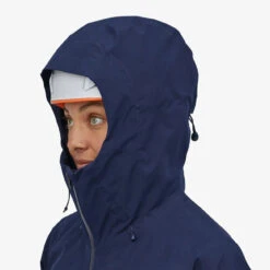 Patagonia W's Calcite Shell Jacket - Gore-Tex - Recycled Polyester -Sportswear Shop ws calcite shell jacket gore tex recycled polyester jacket patagonia 249029