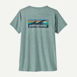 Patagonia W's Cap Cool Daily Graphic Shirt - Waters - Recycled Polyester -Sportswear Shop ws cap cool daily graphic shirt waters recycled polyester shirt patagonia 937654