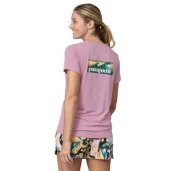 Patagonia W's Cap Cool Daily Graphic Shirt - Waters - Recycled Polyester -Sportswear Shop ws cap cool daily graphic shirt waters recycled polyester shirt patagonia boardshort logo milkweed mauve x dye s 889213