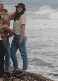 Armedangels W's Cayaa - Tapered Boyfriend Fit Mid Waist - Organic Cotton -Sportswear Shop ws cayaa tapered boyfriend fit mid waist organic cotton pants armedangels 774998