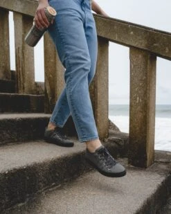 Armedangels W's Cayaa - Tapered Boyfriend Fit Mid Waist - Organic Cotton -Sportswear Shop ws cayaa tapered boyfriend fit mid waist organic cotton pants armedangels 922118