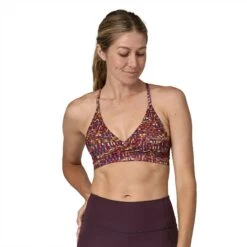 Patagonia W's Cross Beta Sports Bra - Recycled Polyester -Sportswear Shop ws cross beta sports bra recycled polyester underwear patagonia fitz roy patchwork night plum s 567470