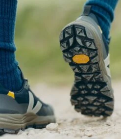 Veja W's Dekkan Alveomesh - Recycled Polyester -Sportswear Shop ws dekkan alveomesh recycled polyester shoes veja 282617