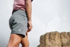 Mons Royale W's Drift Shorts - Recycled Polyester & Merino -Sportswear Shop ws drift shorts recycled polyester merino pants mons royale 715092