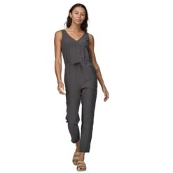 Patagonia W's Fleetwith Jumpsuit - Recycled Polyester -Sportswear Shop ws fleetwith jumpsuit recycled polyester pants patagonia ink black s 453920