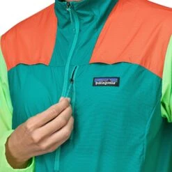 Patagonia W's Houdini Stash 1/2 Zip P/O - Recycled Nylon -Sportswear Shop ws houdini stash 12 zip po recycled nylon jacket patagonia 407971