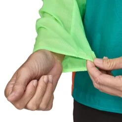 Patagonia W's Houdini Stash 1/2 Zip P/O - Recycled Nylon -Sportswear Shop ws houdini stash 12 zip po recycled nylon jacket patagonia 631774