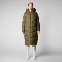 SAVE THE DUCK W's Janis Hooded Puffer Jacket - Recycled Plastic Bottles -Sportswear Shop ws janis hooded puffer jacket recycled plastic bottles jacket save the duck sherwood green s 608797