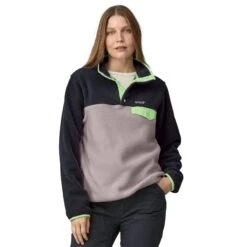 Patagonia W's Lightweight Synchilla Snap-T Fleece Pullover - Recycled Polyester -Sportswear Shop ws lightweight synchilla snap t fleece pullover recycled polyester shirt patagonia echo purple xs 539618