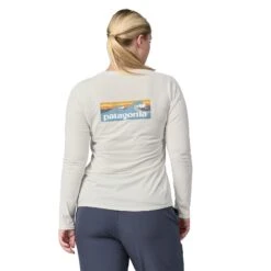 Patagonia W's L/S Cap Cool Daily Graphic Shirt - Waters - Recycled Polyester -Sportswear Shop ws ls cap cool daily graphic shirt waters recycled polyester shirt patagonia 715179