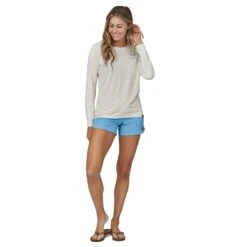 Patagonia W's L/S Cap Cool Daily Graphic Shirt - Waters - Recycled Polyester -Sportswear Shop ws ls cap cool daily graphic shirt waters recycled polyester shirt patagonia 843672