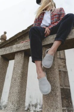 Armedangels W's Mairaa - Mom Fit High Waist - 100% Organic Cotton -Sportswear Shop ws mairaa mom fit high waist 100 organic cotton pants armedangels 696604