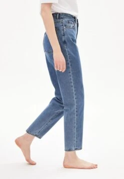 Armedangels W's Mairaa - Mom Fit High Waist - 100% Organic Cotton -Sportswear Shop ws mairaa x mom fit high waist 100 organic cotton pants armedangels 146654