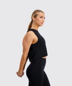 W's Muscle Crop Top - OEKO-TEX®-certified Material, Tencel & PES -Sportswear Shop ws muscle crop top oeko texr certified material tencel pes shirt gymnation 172482