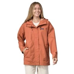 Patagonia W's Outdoor Everyday Rain Jacket - Recycled Polyester -Sportswear Shop ws outdoor everyday rain jacket recycled polyester jacket patagonia sienna clay s 131343