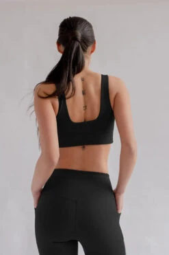 W's Tommy Bra Square Neck - Made From Recycled Plastic Bottles -Sportswear Shop ws tommy bra square neck made from recycled plastic bottles underwear girlfriend collective 720263