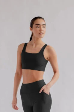 W's Tommy Bra Square Neck - Made From Recycled Plastic Bottles -Sportswear Shop ws tommy bra square neck made from recycled plastic bottles underwear girlfriend collective black xs 884643