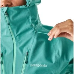 Patagonia W's Triolet Shell Jacket - Recycled Polyester -Sportswear Shop ws triolet shell jacket recycled polyester jacket patagonia 387251