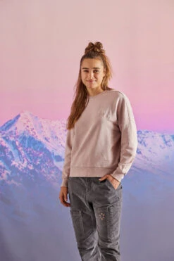 Maloja W's VurzaM. Natural Dye Sweatshirt - 100% Organic Cotton -Sportswear Shop ws vurzam natural dye sweatshirt 100 organic cotton shirt maloja 944228